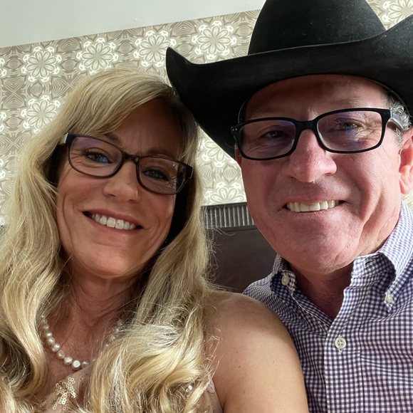 Meet your Posher, Sharon - Picture 1 of 2